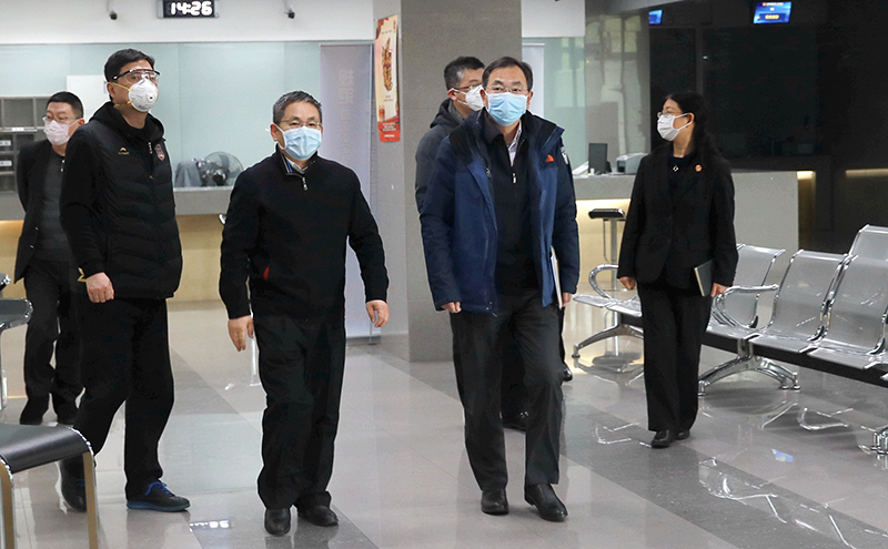 上海高院班子成员赴全市法院慰问干警检查疫情防控工作