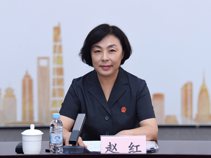 法院召开新进人员宣誓仪式暨座谈会,党组书记,院长赵红出席会议并讲话