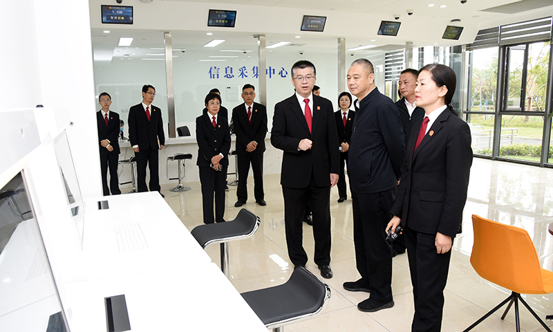 崇明区委常委政法委书记龚朝晖来崇明法院调研指导工作