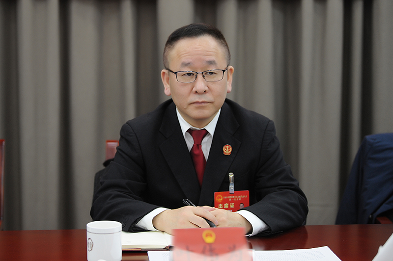 奉贤法院叶伟为代院长向奉贤区人大作法院工作报告