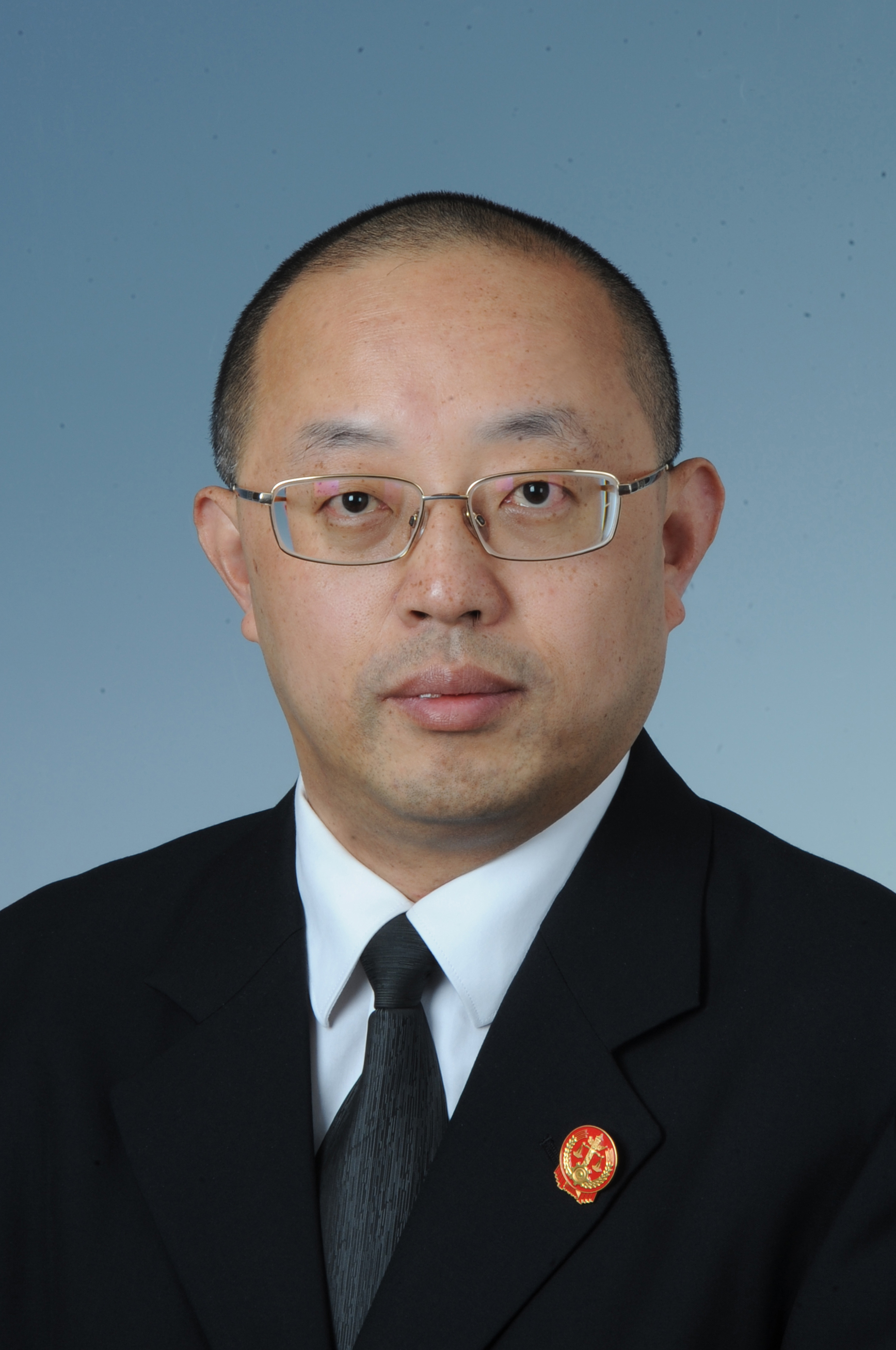 朱奇黄浦审委会委员三级高级法官